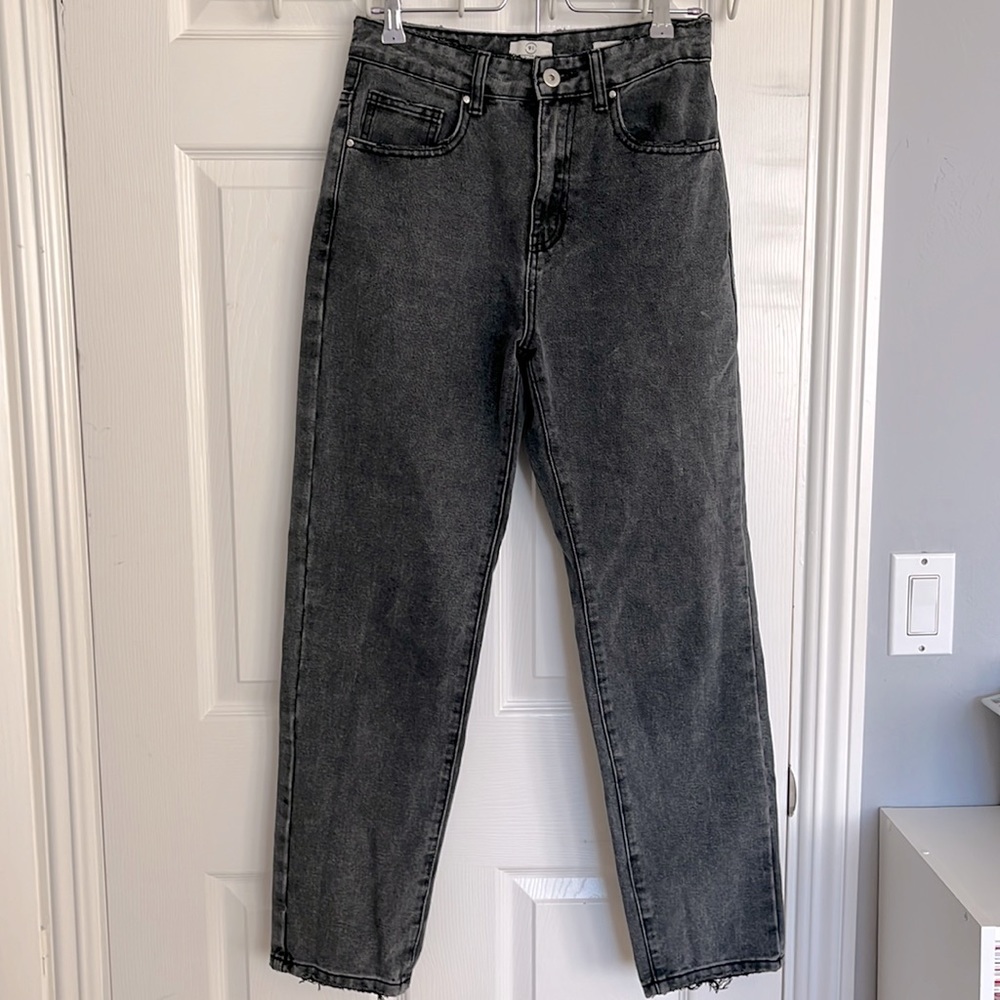 Cotton On Light Black Grey Distressed High Rise Mom Jeans in Women’s Size 4